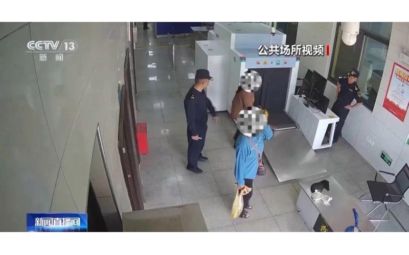 女子裤子内藏1公斤活虫入境，因体态异常被海关拦下