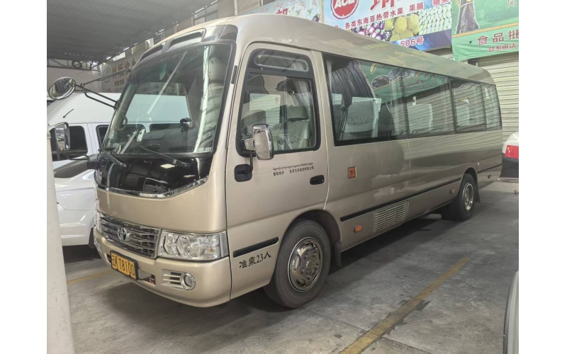 西双版纳旅游汽车客运有限公司 准乘23人丰田考斯特豪华中巴车 中巴车队 电话：13908819697