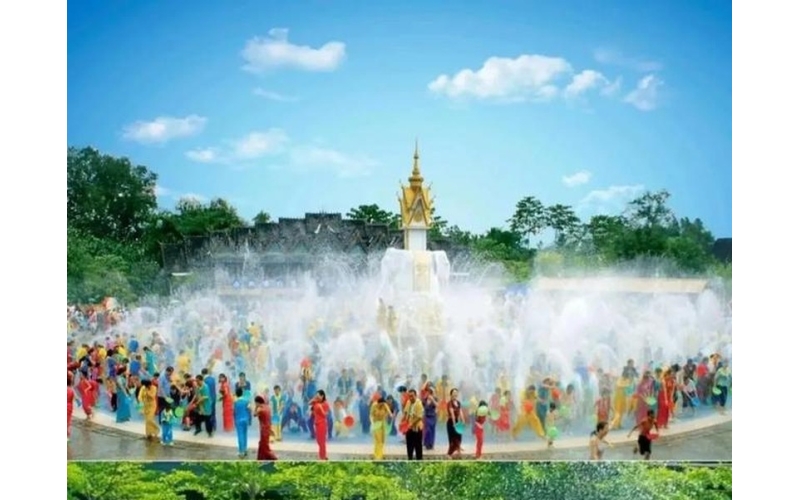 我是成都人，去了趟西双版纳，不得不说，版纳比网上评价的还要好