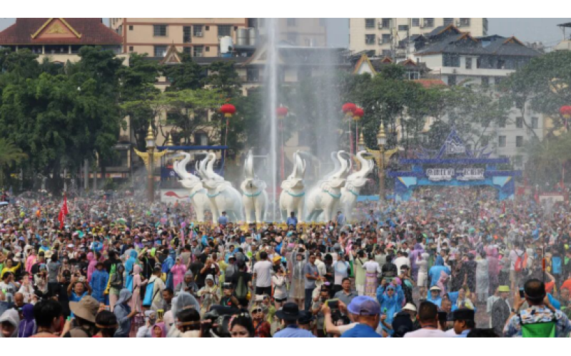 超238万人次狂欢！西双版纳泼水节，传统与创新碰撞解锁文旅新活力